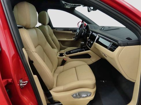 Certified 2025 Porsche Macan AWD/4WD image 21