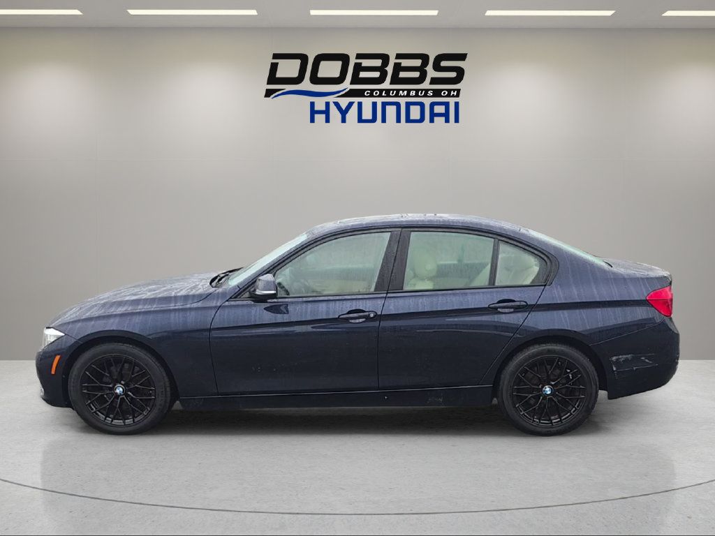Used 2017 BMW 320i xDrive Sedan AWD/4WD image 2