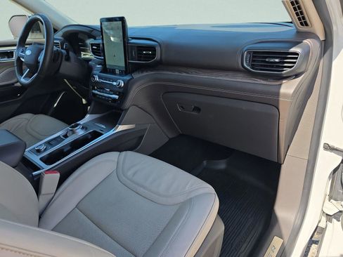 Used 2020 Ford Explorer Platinum w/ Premium Technology Package image 12