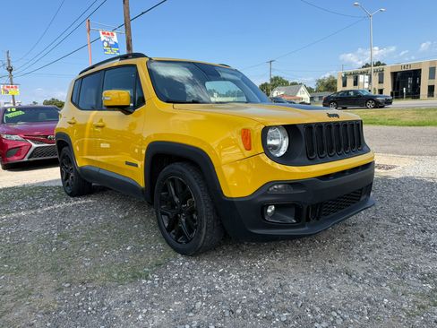 Used 2018 Jeep Renegade Altitude image 3