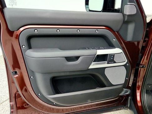 Used 2024 Land Rover Defender 130 X-Dynamic SE AWD/4WD image 11