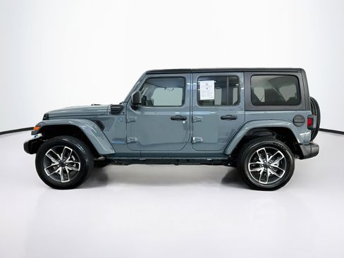 Used 2024 Jeep Wrangler Unlimited w/ Convenience Group AWD/4WD image 4