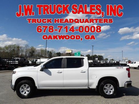 Used 2020 Chevrolet Silverado 1500 LT w/ Convenience Package image 2