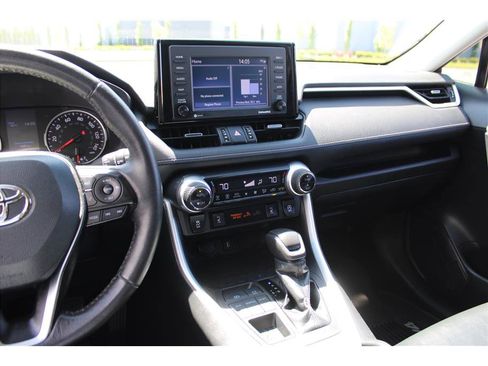 Used 2021 Toyota RAV4 XLE Premium AWD/4WD image 21