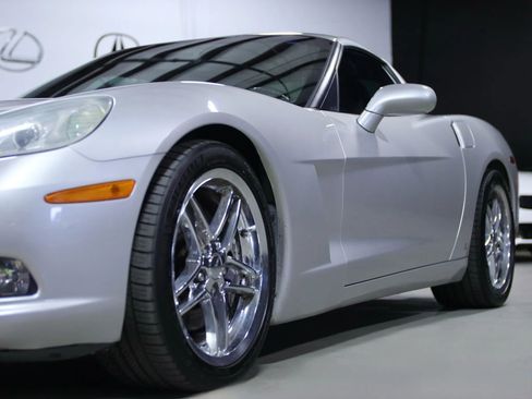 Used 2006 Chevrolet Corvette Coupe 2D image 8
