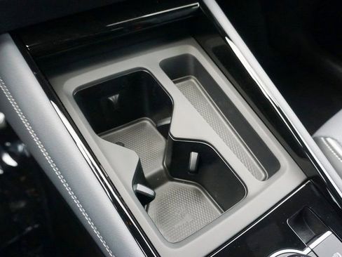New 2026 Volkswagen Tiguan SEL R-Line AWD/4WD image 21