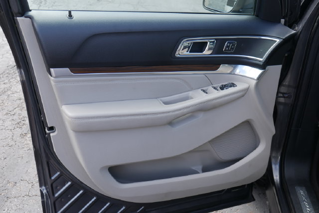 Used 2018 Ford Explorer Limited FWD image 15