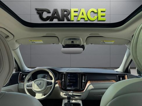 Used 2021 Volvo XC60 T5 Momentum w/ Premium Package AWD/4WD image 25