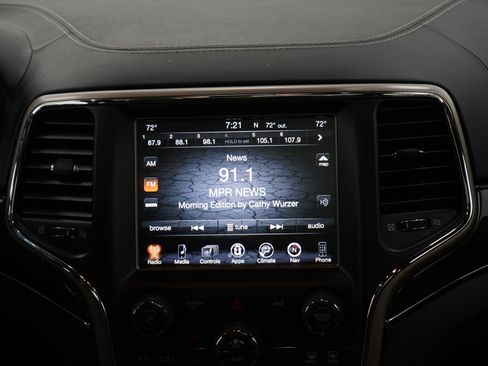 Used 2016 Jeep Grand Cherokee Overland w/ Advanced Technology Group AWD/4WD image 16