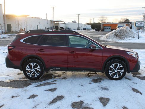 Used 2022 Subaru Outback Limited image 4