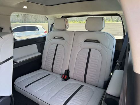 Used 2023 Rivian R1S Adventure image 32