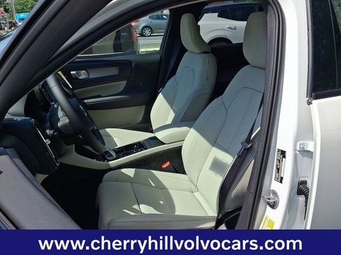 Certified 2025 Volvo XC40 B5 Ultra w/ Protection Package Premier image 13