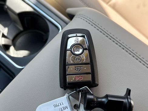 New 2026 Lincoln Corsair Premiere image 16