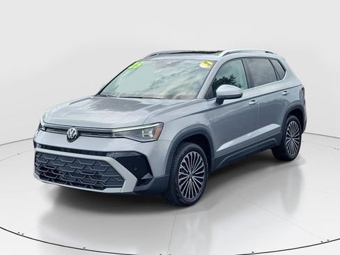 Used 2025 Volkswagen Taos SE w/ Panoramic Sunroof Package FWD image 28