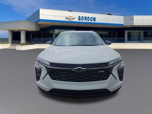 Used 2024 Chevrolet Trax RS w/ Sunroof Package FWD image 9