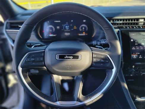 Used 2024 Jeep Grand Cherokee Altitude image 17