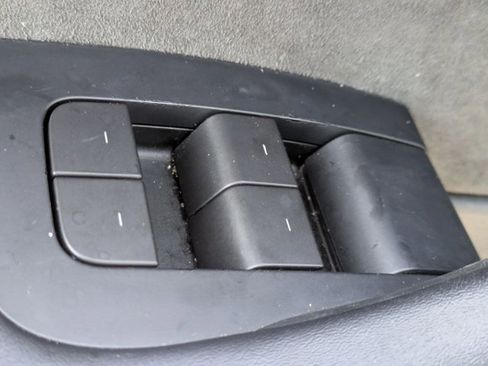 Used 2023 Tesla Model 3 Standard Range image 7