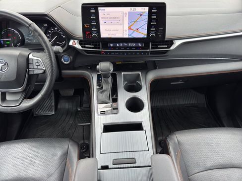 Certified 2024 Toyota Sienna XSE w/ XSE Premium Package image 12