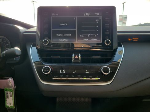 Used 2022 Toyota Corolla LE FWD image 26