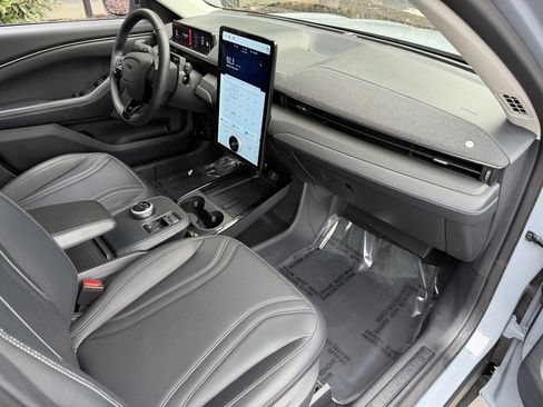 Used 2024 Ford Mustang Mach-E Premium image 33