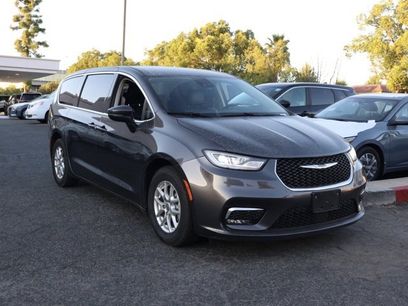 Used 2023 Chrysler Pacifica Touring-L