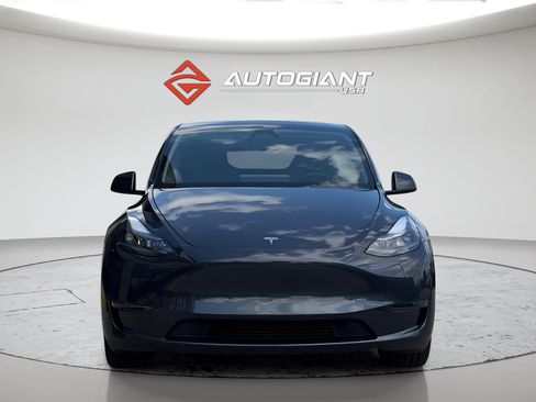 Used 2024 Tesla Model Y Long Range RWD image 3