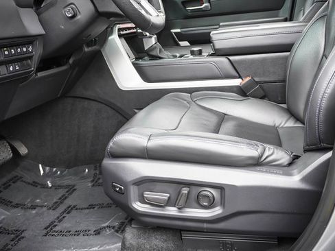 Used 2025 Toyota Sequoia Platinum image 11