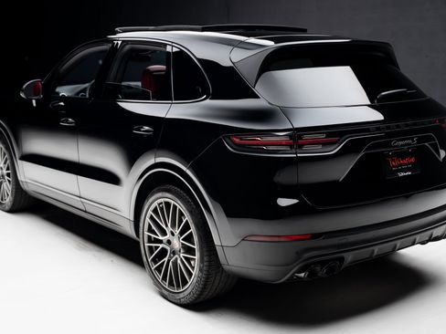 Used 2023 Porsche Cayenne S image 20
