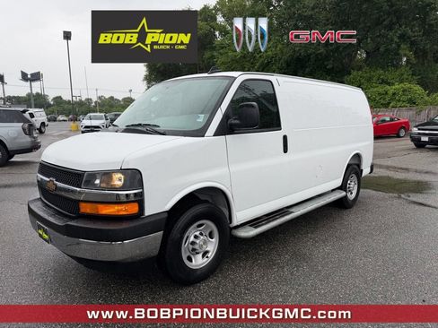 Used 2025 Chevrolet Express 2500 w/ Driver Convenience Package RWD image 5