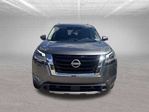 Used 2023 Nissan Pathfinder SL AWD/4WD image 9