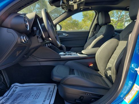 Used 2024 Alfa Romeo Giulia Veloce image 11