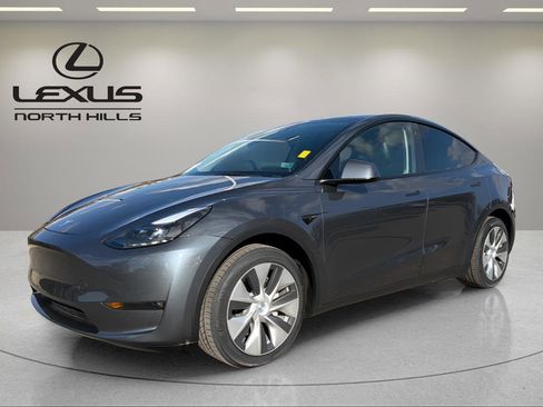 Used 2023 Tesla Model Y Long Range image 1