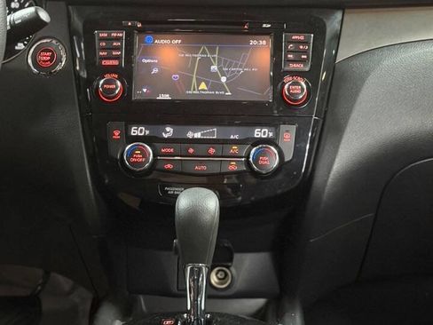 Used 2016 Nissan Rogue SV w/ SV Premium Package FWD image 11