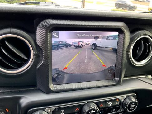 Used 2021 Jeep Gladiator Overland image 21