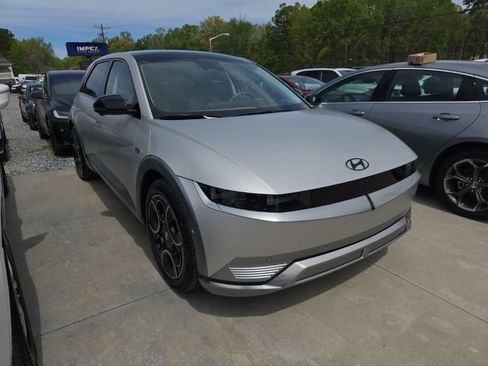 Used 2024 Hyundai Ioniq 5 Limited image 2