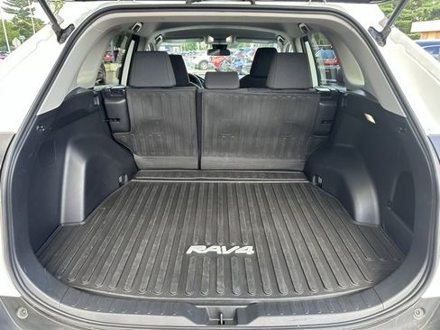 Used 2022 Toyota RAV4 LE image 19
