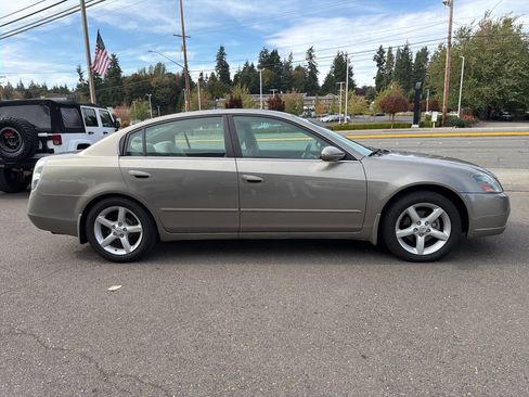 Used 2005 Nissan Altima 3.5 SE image 9