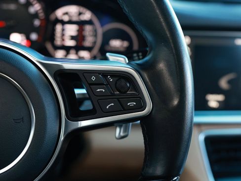Used 2018 Porsche Panamera 4 image 31