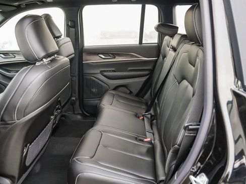 New 2025 Jeep Grand Cherokee Limited w/ Black Appearance Package image 20