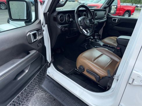 Used 2021 Jeep Wrangler Unlimited Sahara AWD/4WD image 13