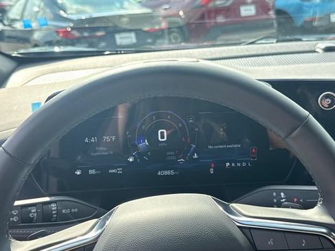 Used 2025 Chevrolet Equinox LT w/ Safety and Technology Package AWD/4WD image 17