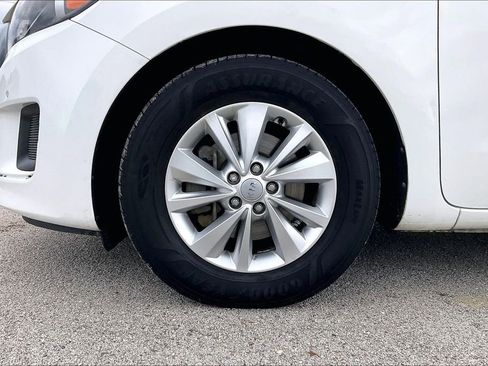 Used 2017 Kia Sedona LX w/ LX Essentials Premium Package FWD image 35