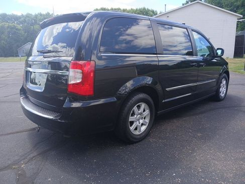 Used 2012 Chrysler Town & Country Touring w/ Entertainment Group #1 FWD image 5