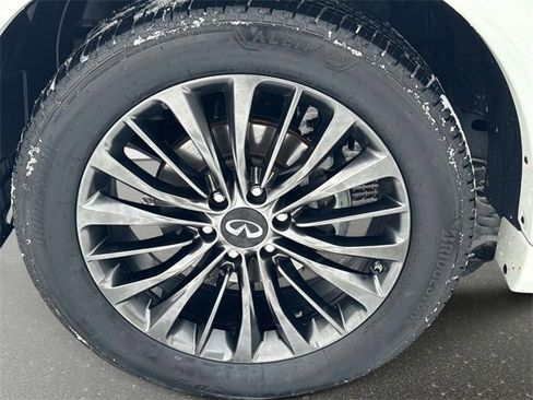 Used 2021 INFINITI QX80 Premium Select w/ All-Season Package image 10