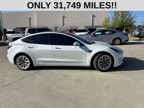 Used 2021 Tesla Model 3 Standard Range Plus RWD image 2