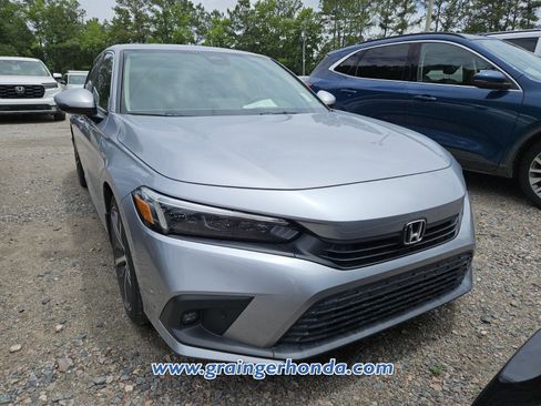 Used 2022 Honda Civic Touring image 3
