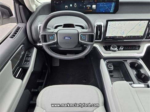 New 2026 Ford Expedition Platinum image 10