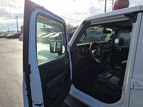 Used 2022 Jeep Gladiator Overland image 14