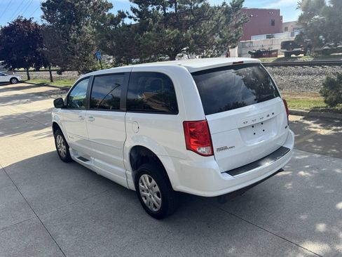 Used 2016 Dodge Grand Caravan SE w/ Quick Order Package 29E SE FWD image 5