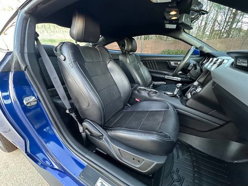 Used 2015 Ford Mustang Premium image 9